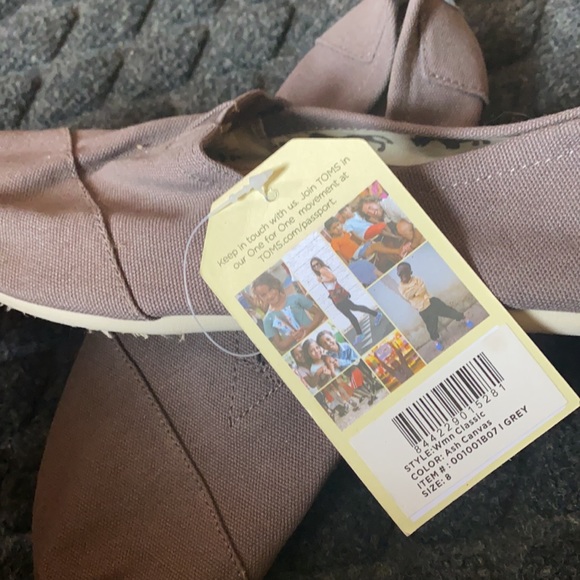 Toms - Picture 2 of 3